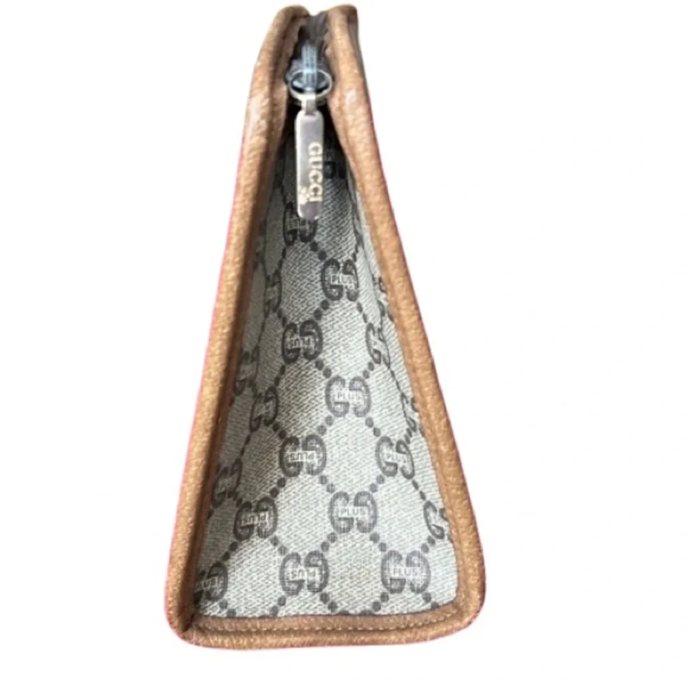 Gucci Supreme Plus Vintage Toiletry Pouch - Picture 8 of 12